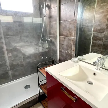 Vakantiehuis Maison Moderne Proche Avec Patio Et Parking Privatif - Fr-1-748-32