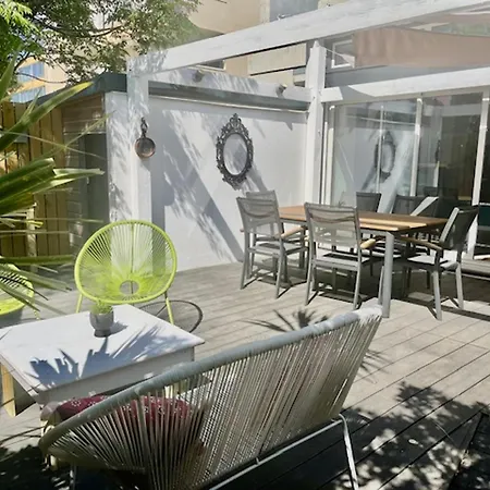 Vakantiehuis Maison Moderne Proche Avec Patio Et Parking Privatif - Fr-1-748-32 *
