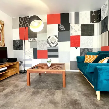 Vakantiehuis Maison Moderne Proche Avec Patio Et Parking Privatif - Fr-1-748-32